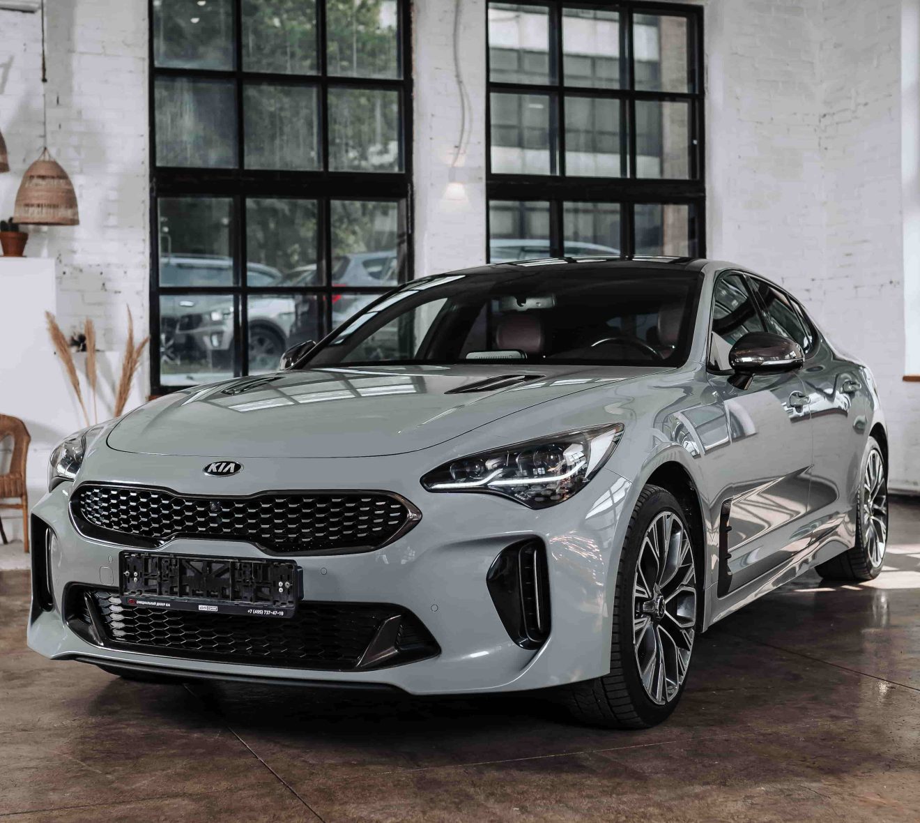 Kia Stinger серая