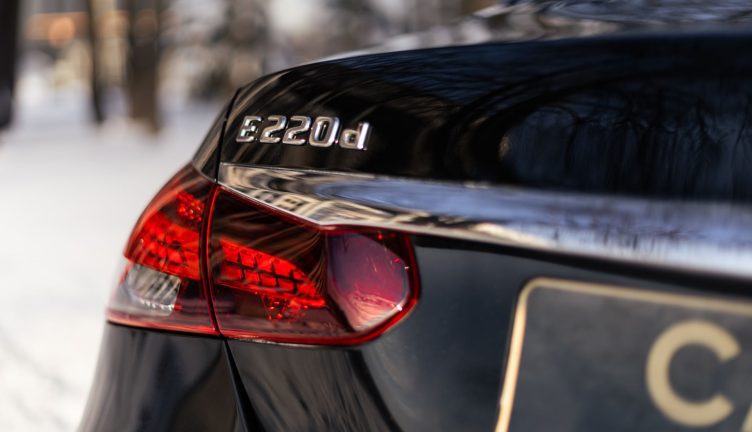 Mercedes-Benz E220d AMG