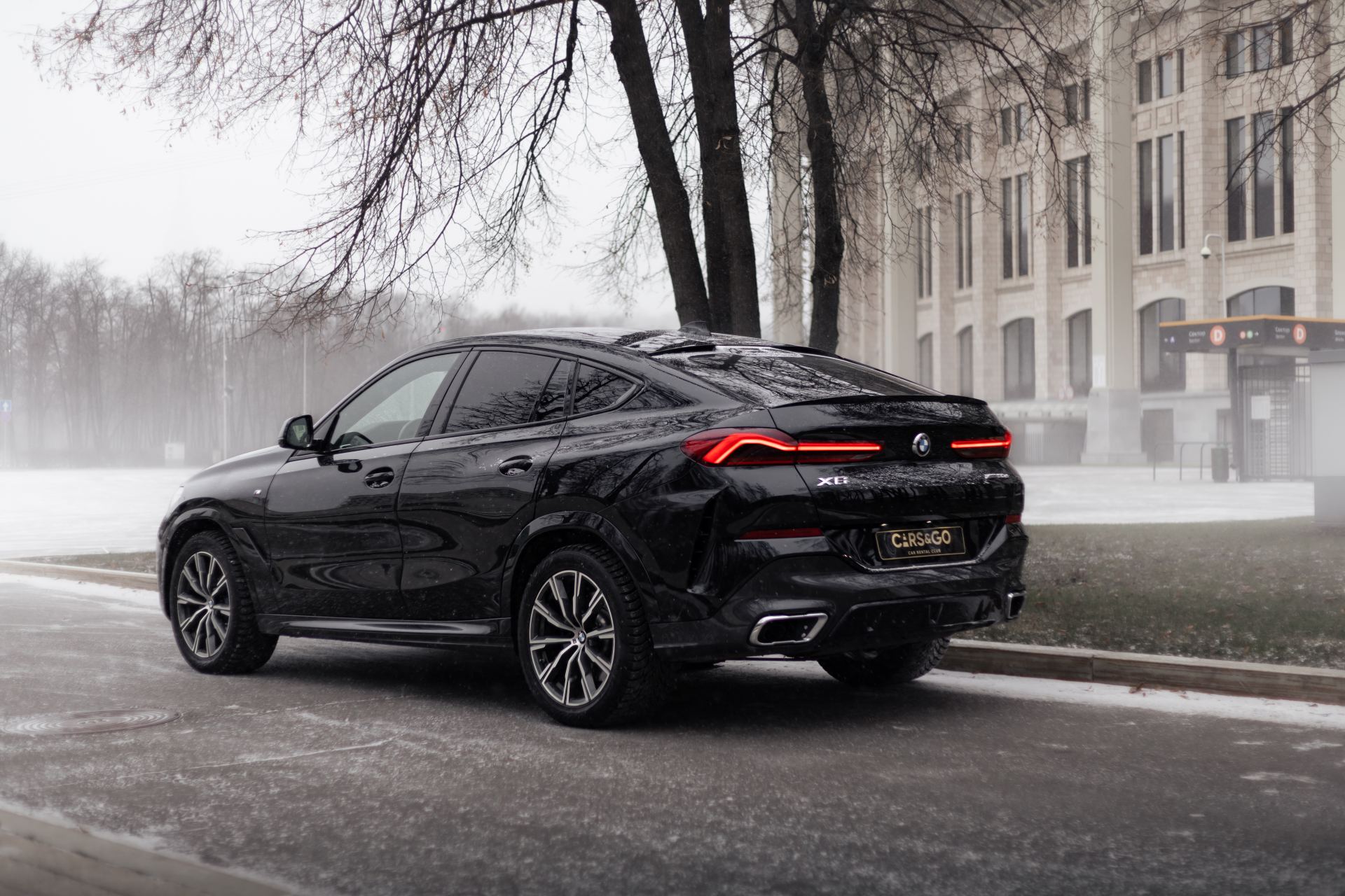 Аренда BMW X6 xDrive30D Черный в Москве без водителя