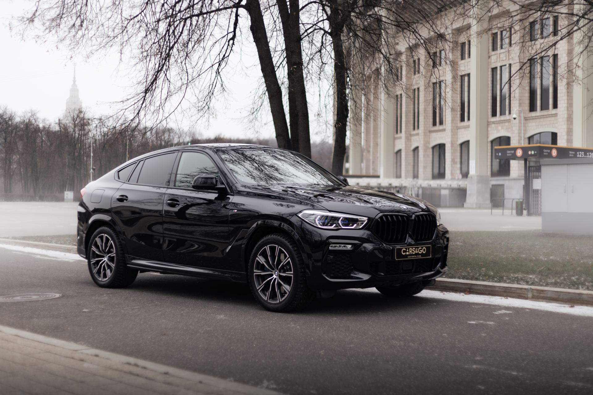 Аренда BMW X6 xDrive30D Черный в Москве без водителя