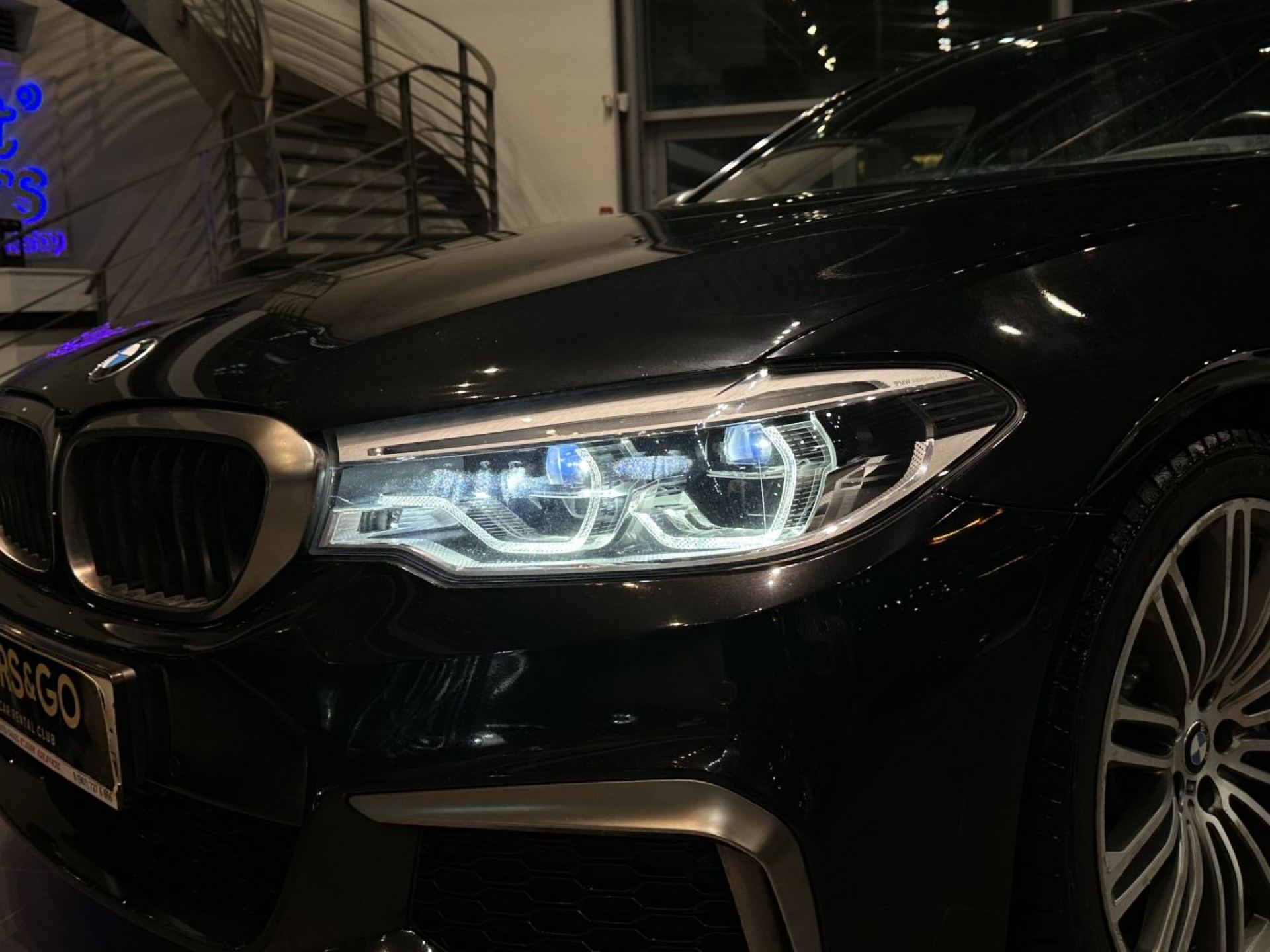 Аренда BMW M550D Черный в Москве без водителя