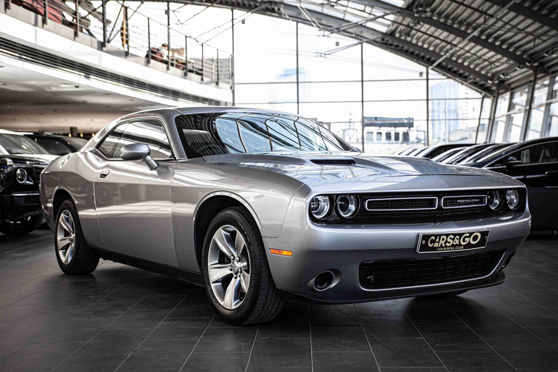 Аренда Dodge challenger sxt Серый в Москве без водителя