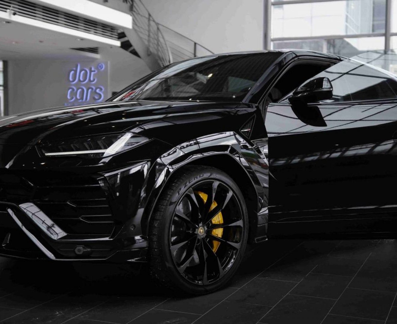 Аренда Lamborghini URUS в Москве без водителя