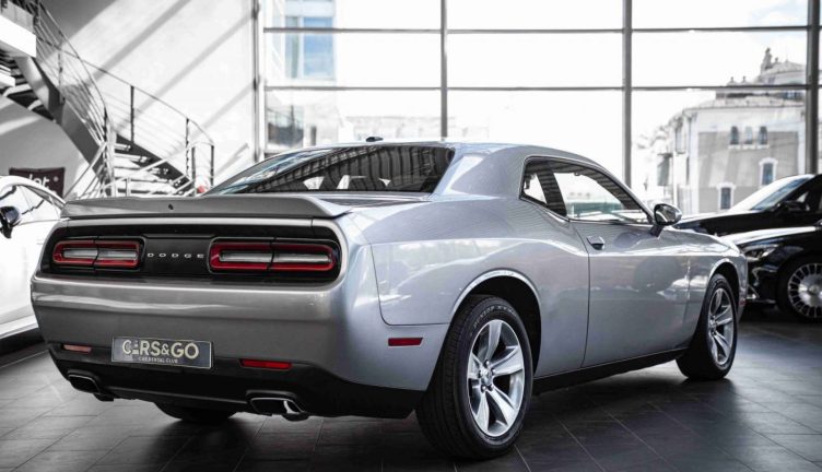 Dodge challenger sxt