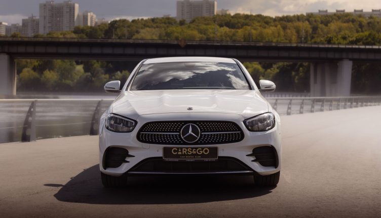 Mercedes-Benz E200 4MAT AMG