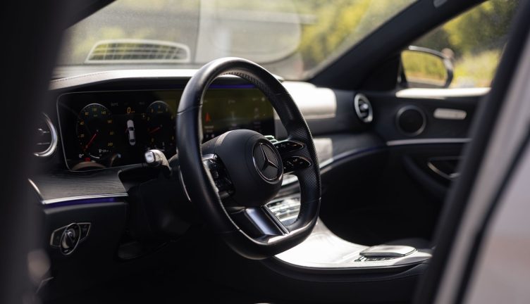 Mercedes-Benz E200 4MAT AMG