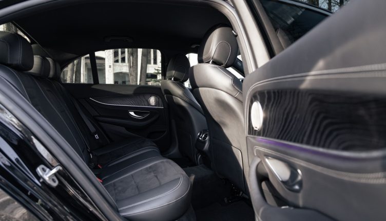 Mercedes-Benz E200 4MAT AMG