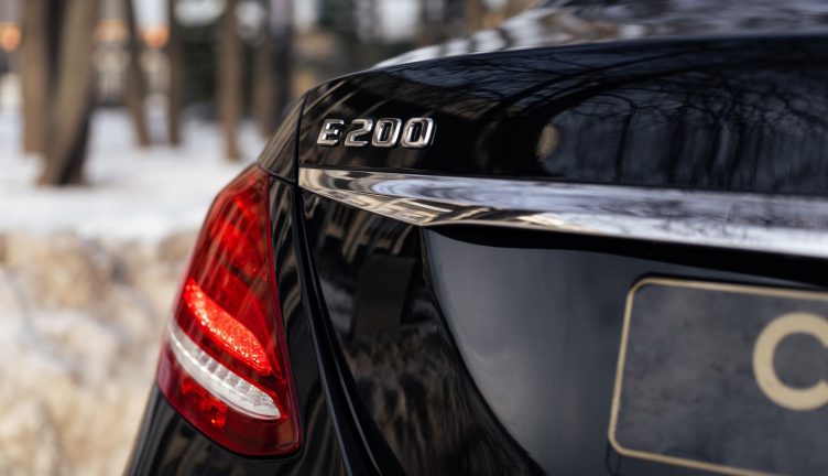 Mercedes-Benz E200 4MAT AMG