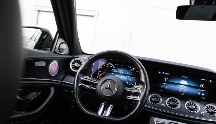 Mercedes-Benz E200 Mercedes-Benz E200