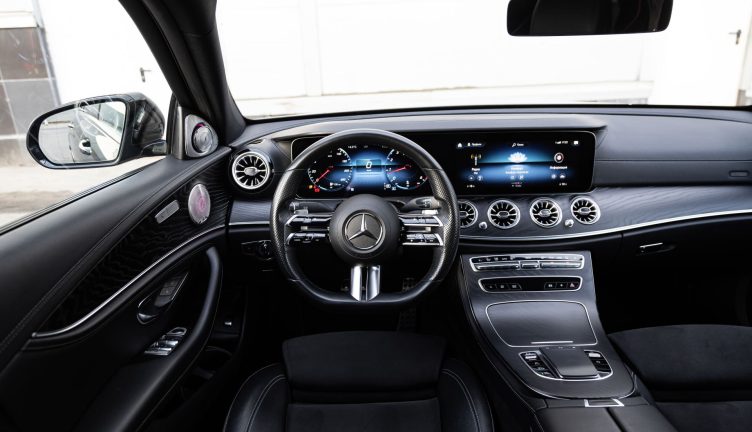 Mercedes-Benz E200 Mercedes-Benz E200