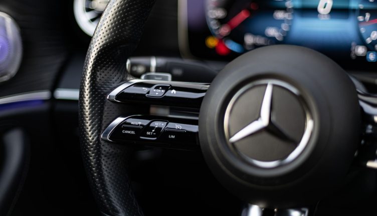 Mercedes-Benz E200 Mercedes-Benz E200